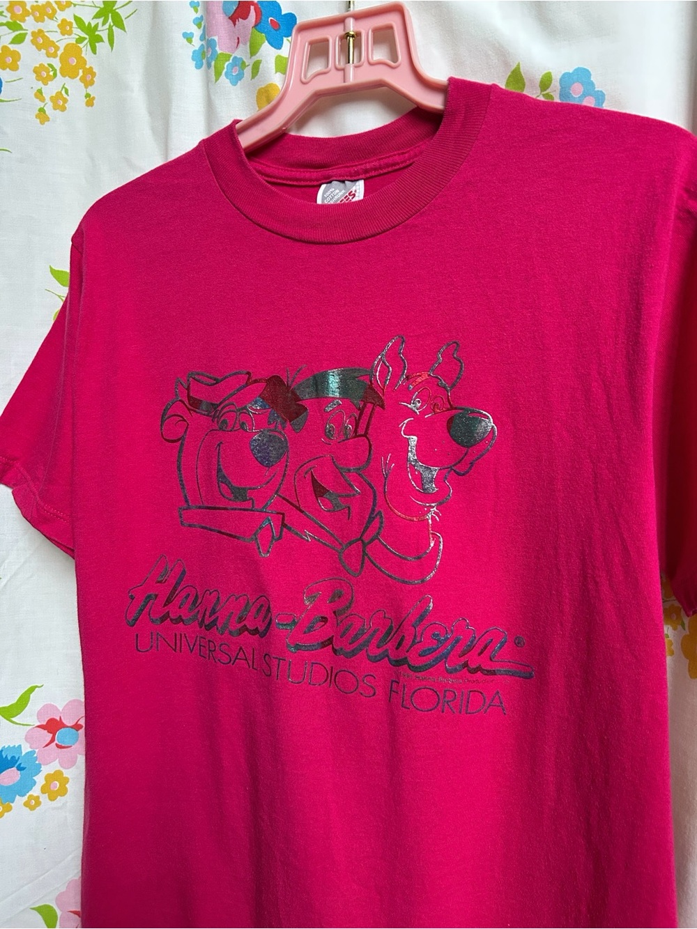 90s vintage Hanna-Barbera Universal Studios T-shirt Metallic USA Yogi Scooby